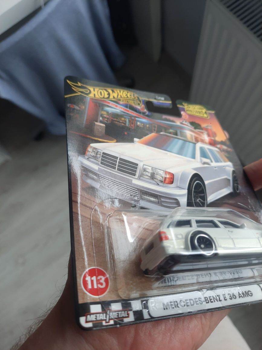 Hot Wheels Premium Mercedes E 36 AMG