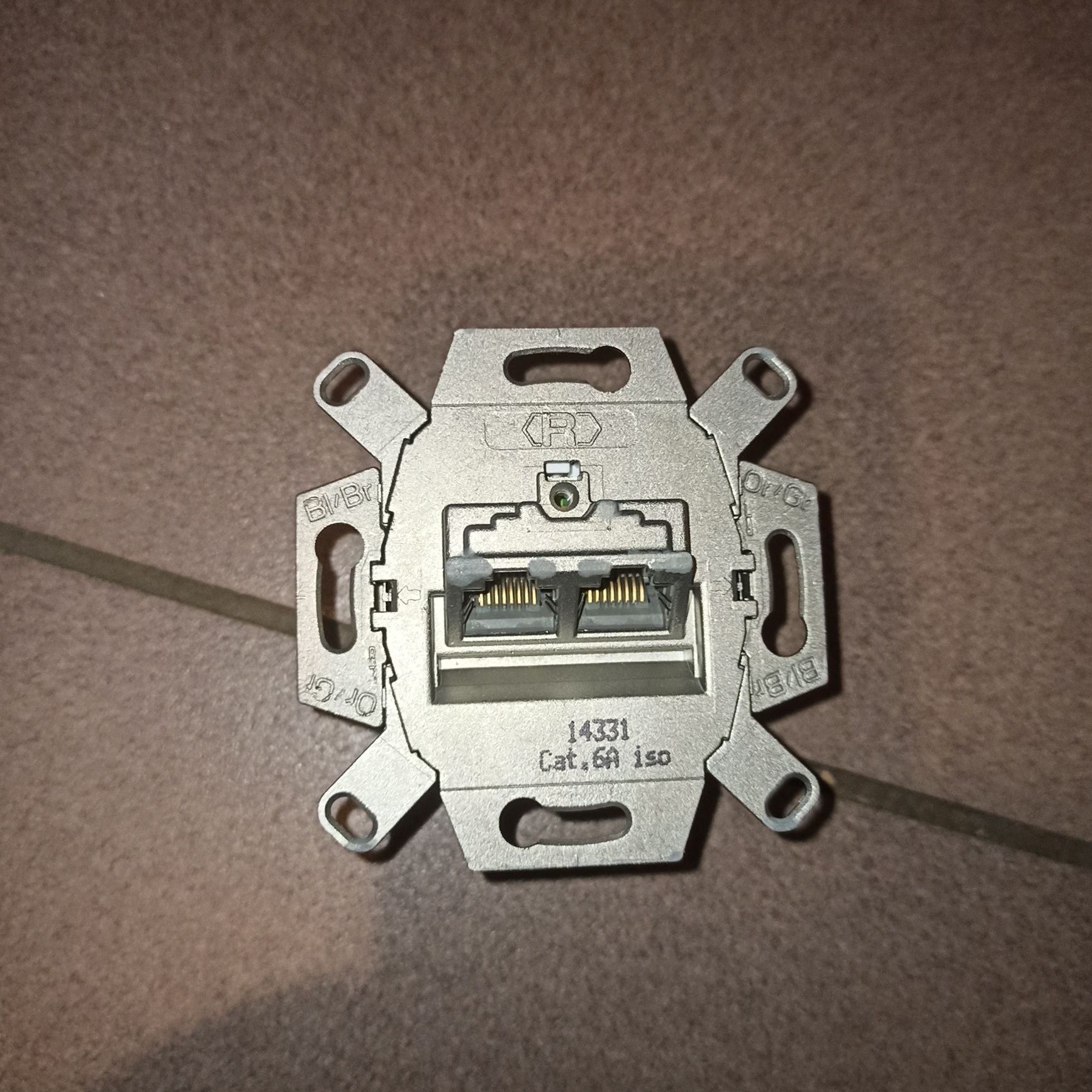 Jung, Gniazdo internetowe RJ45 podwójne 8/8 kat. 6; Nr. Kat.: JU-UAE8