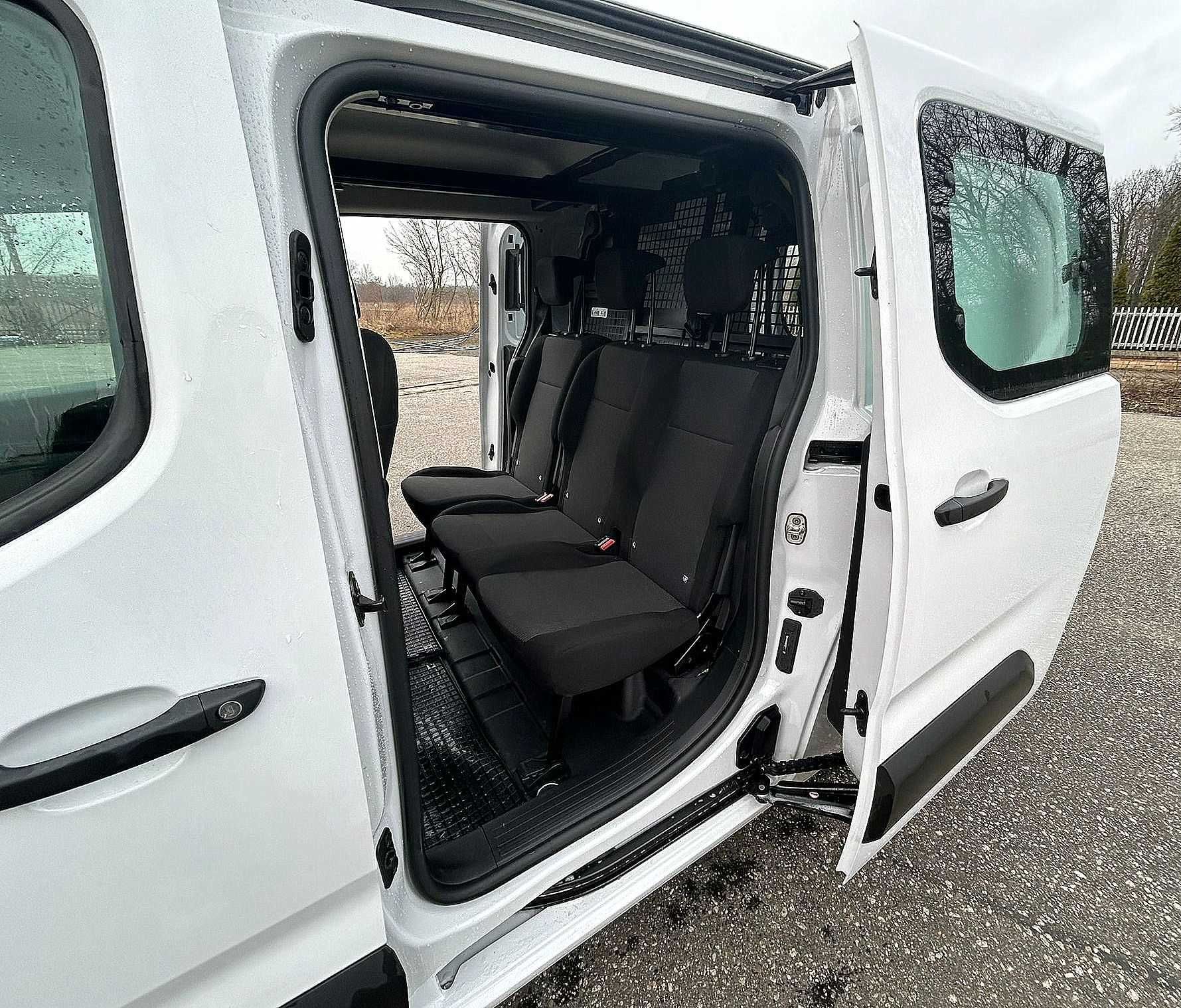 Wypożyczalnia Wynajem- OPEL COMBO Cargo załogowe XL