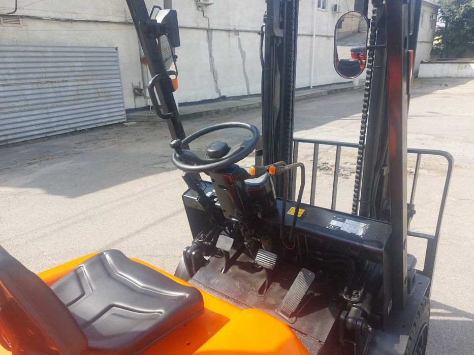 Навантажувач вилковий Doosan D30G газ, в/п 3т, мачта 3,3 м