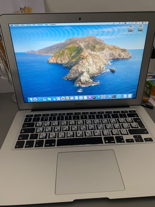 MacBook Air 13” (Mid 2012) — funcional, barato
