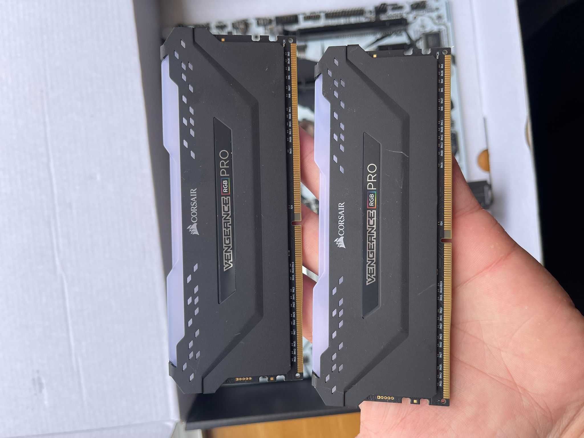 Bundle B250 Krait Gaming + i7-7700K+ 32GB Corsair Vengeance RGB 3200Mh