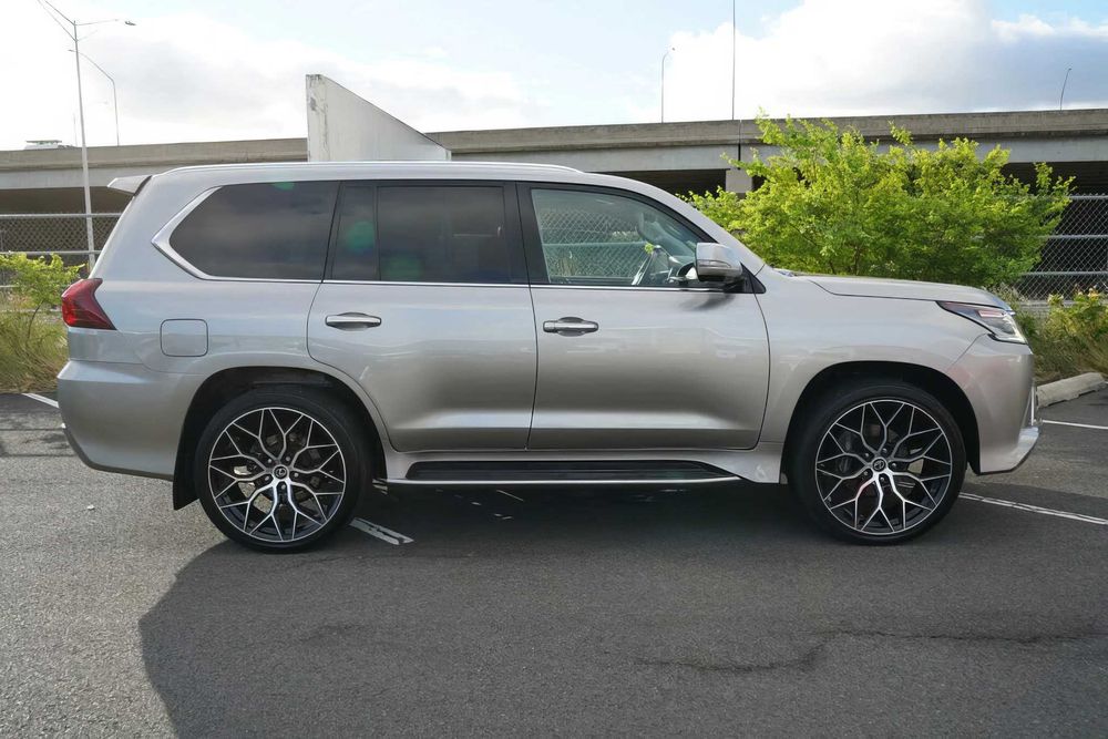 Lexus LX 570      2016
