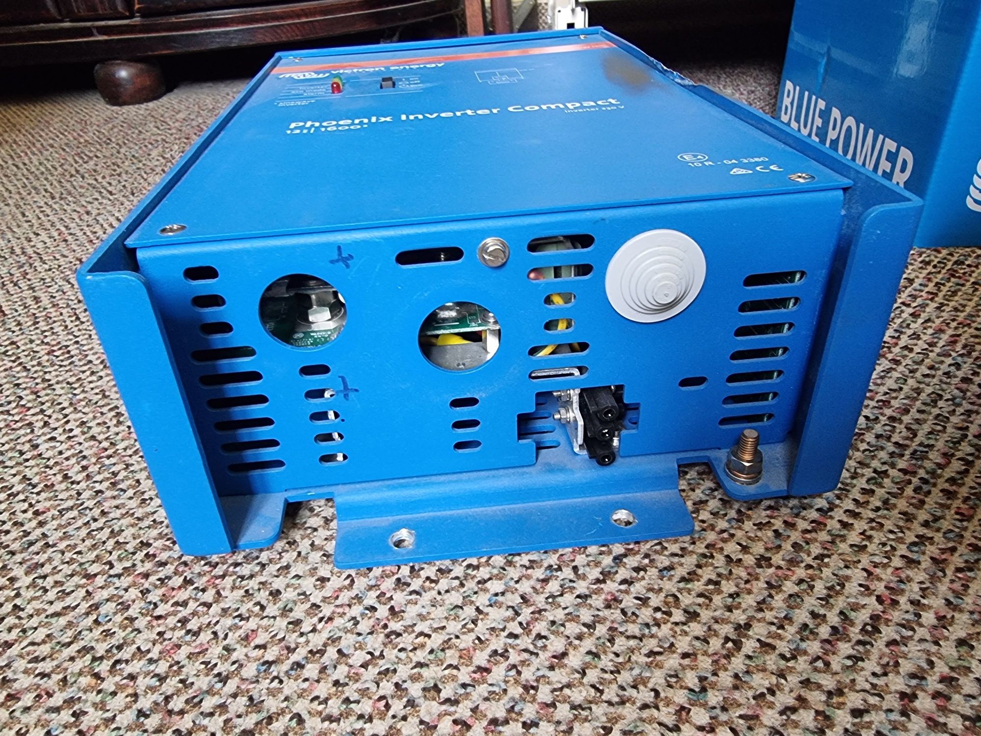Инвертор Victron Phoenix Compact 12 1600