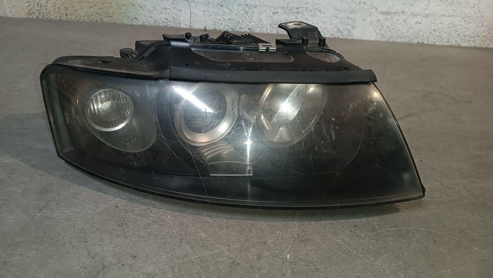 Vendo farol direito de Audi A4 B6 ano 2000/05