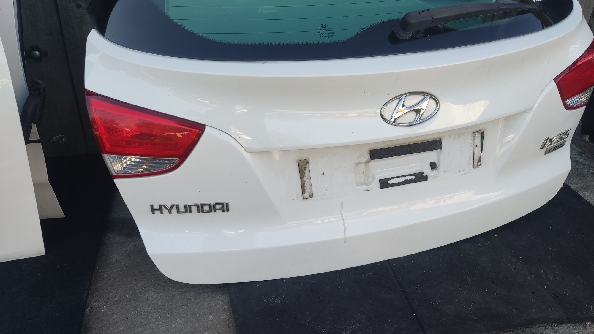 Klapa bagażnika kompletna Hyundai ix35 biała 1.7 crdi