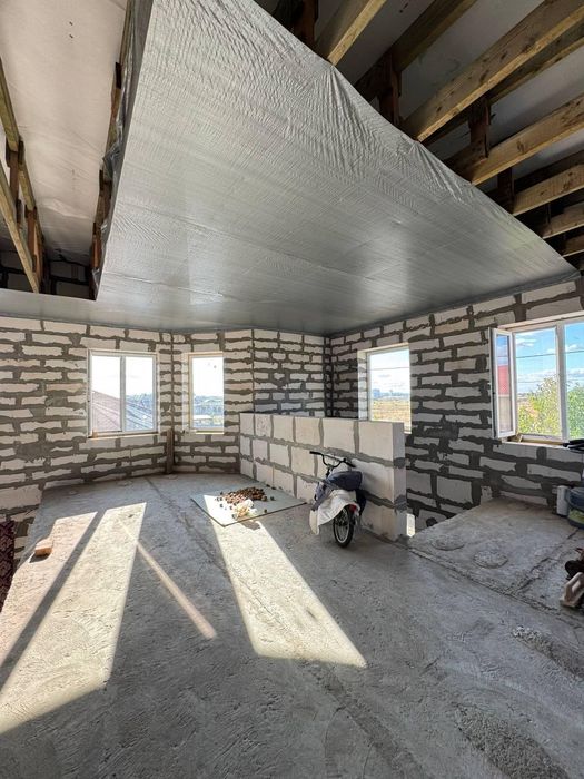 Продаю будинок біля ТРЦ Рівєра(210-023)