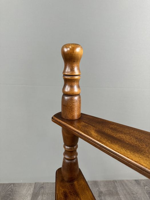 Вінтажні бібліотечні сходи