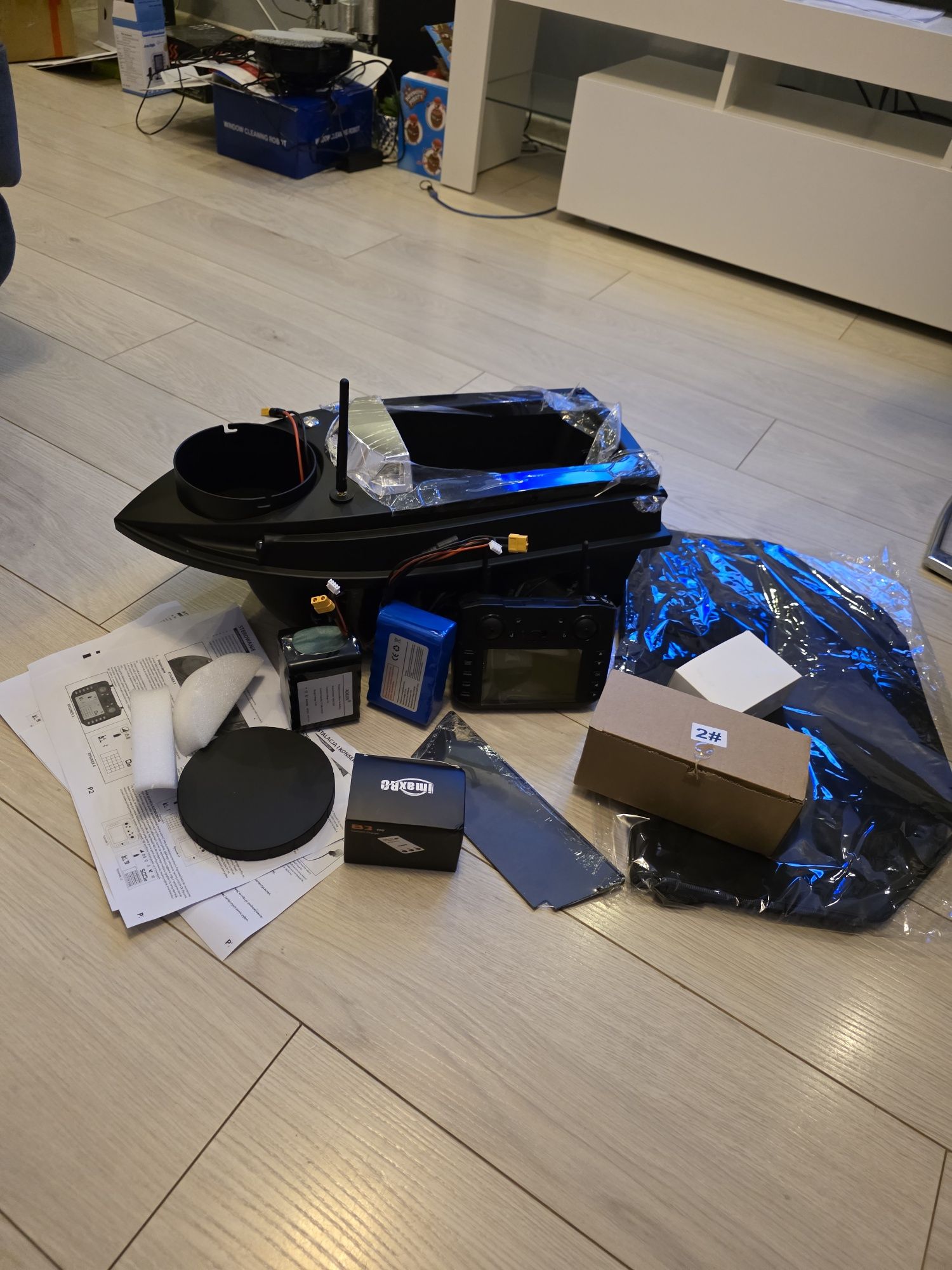 Łódka zanętowa Flytec V030  GPS powiększony zestaw 2 baterie. + echo