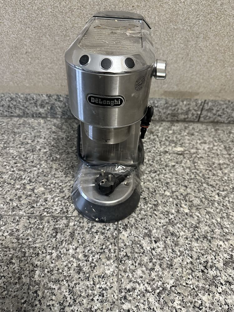 Ekspres ciśneniowy DE LONGHI EC 685.M