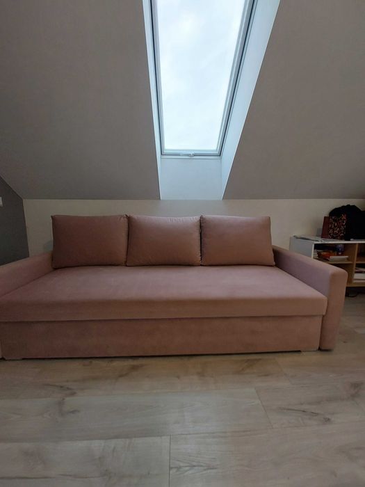 Sprzedam sofę w kolorze pudrowy róż