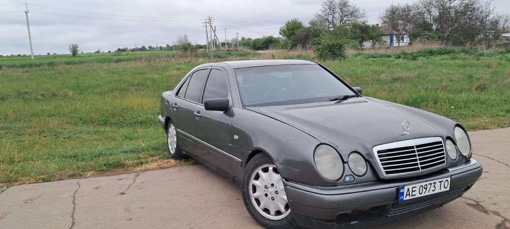 Продам мерседес 210