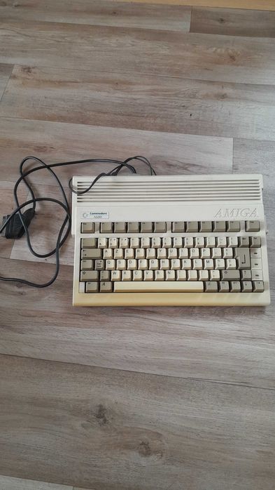AMIGA 600 + dyskietki