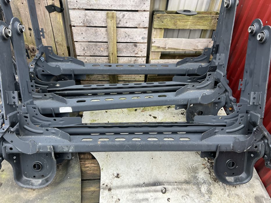 Задня балка,передній підрамник,амортизатори Віваро,Трафік,Прімастар.