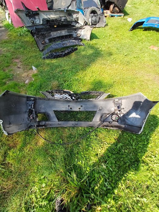 Mazda 5 05-08r передній бампер бампера