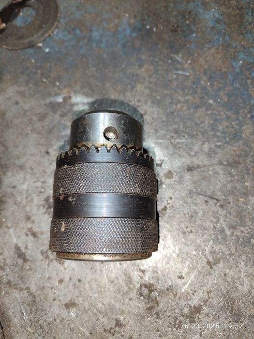 2 дзеркала, б/в, струбцина для монтажу саленблоків, патрон дрелі