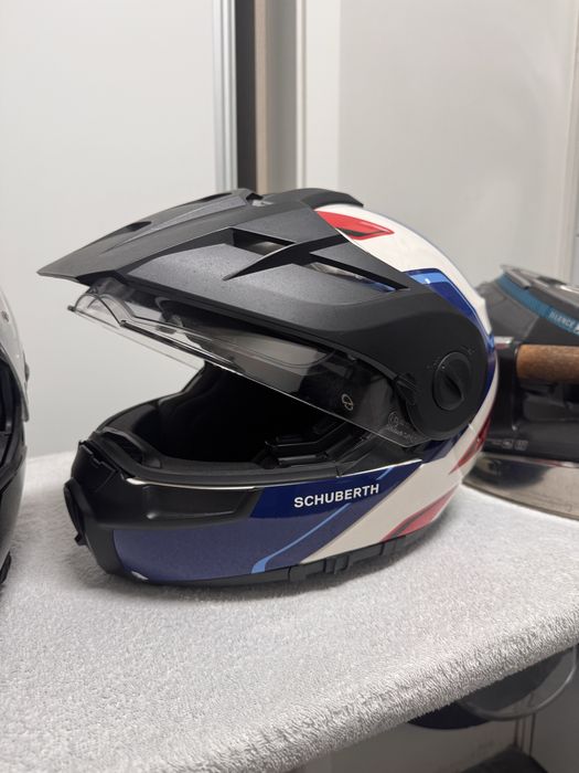 Capacete schuberth E1