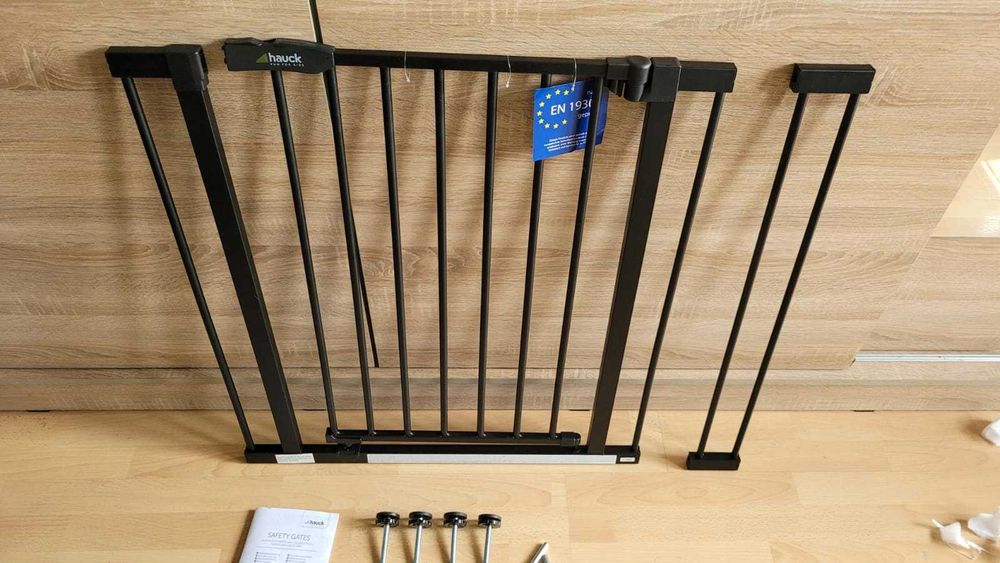 Barierka rozporowa na schody drzwi HAUCK 84-89 cm Czarna