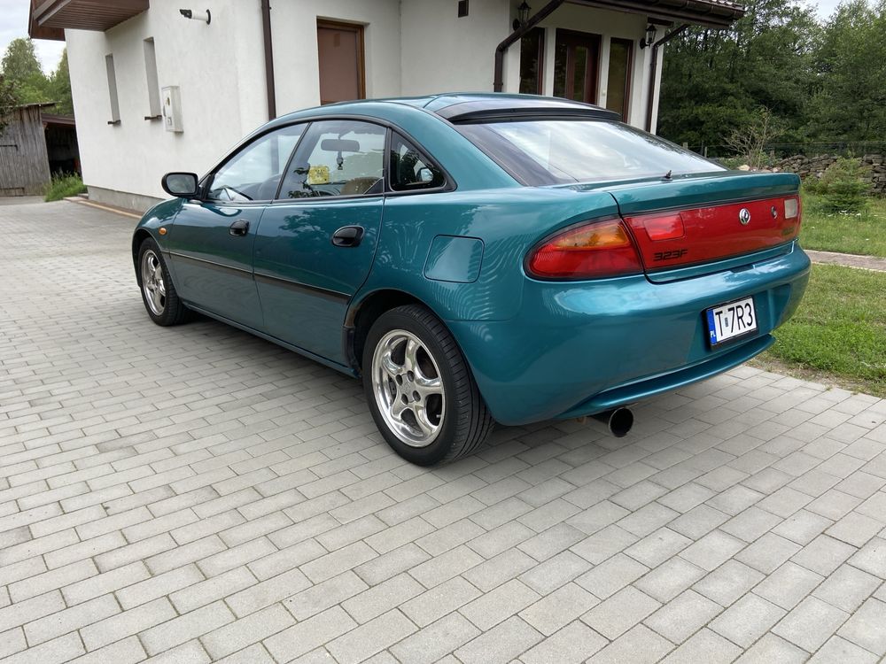 Mazda 323F BA 1995