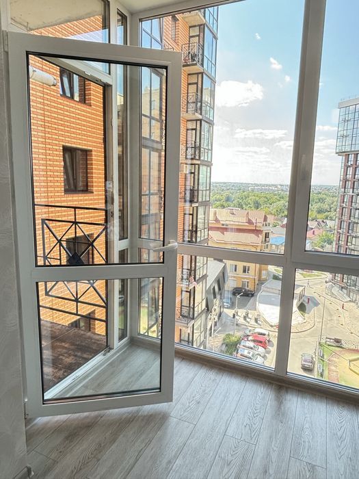 Центр,Яровиця, паркомісце ,подобово від 1000 погодинно від 550