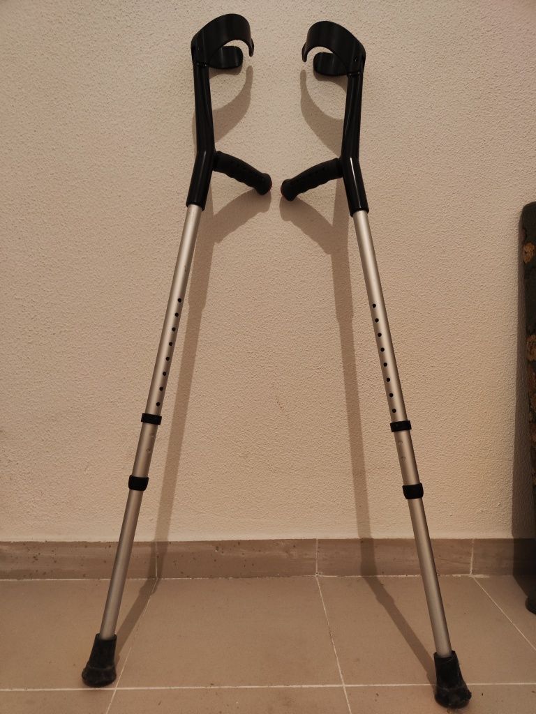 Muletas/Canadianas adulto como novas