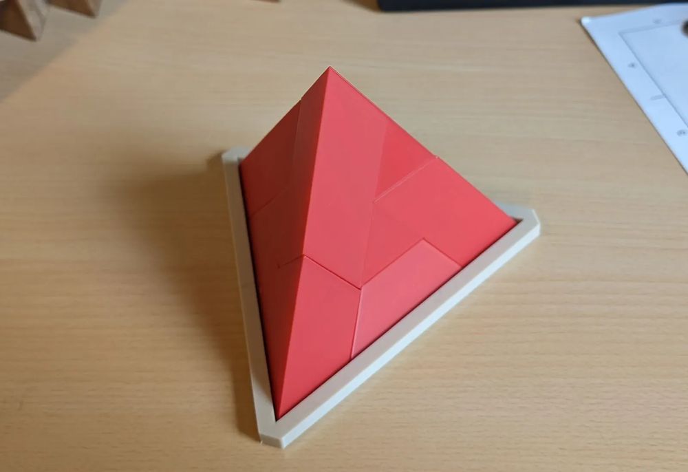 Puzzle Pirâmide Desafiador
