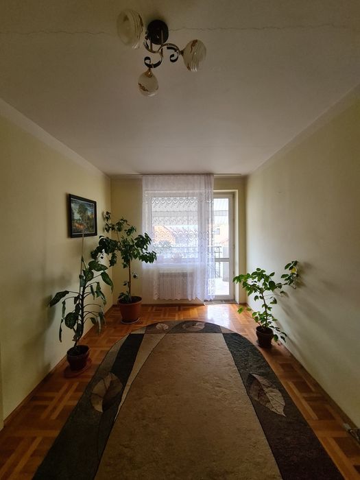 Здається в оренду кімната  у 3х кім-ній  квартирі