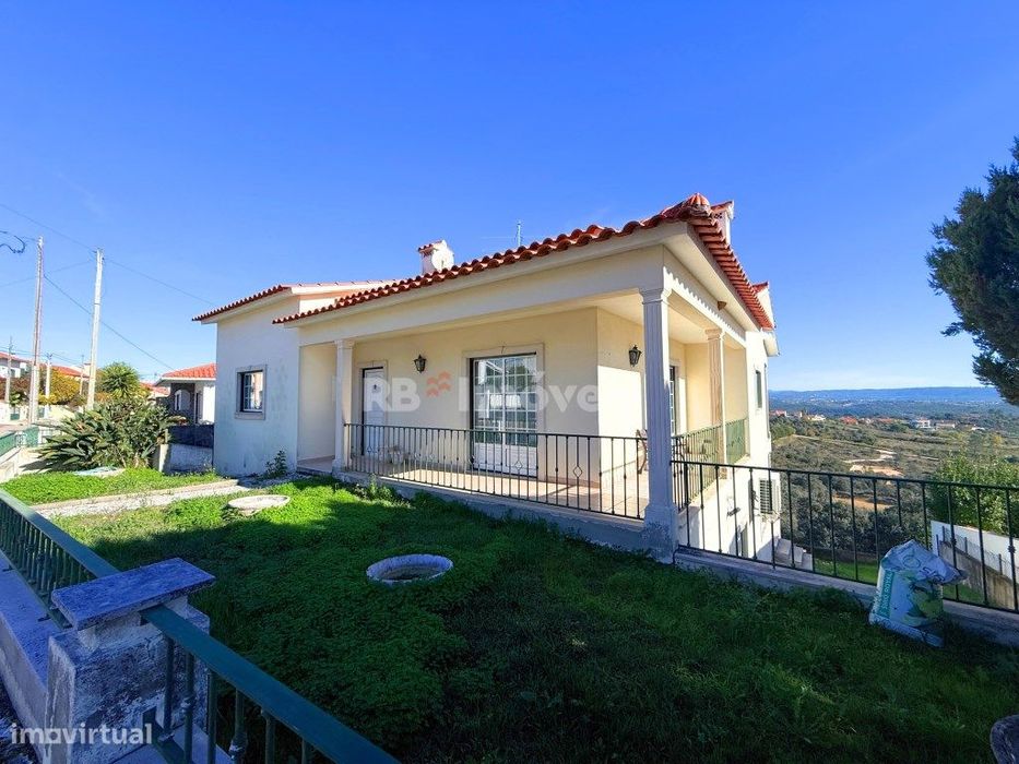 Moradia T3 c/ Jardim, no Casal da Estrada, Tomar