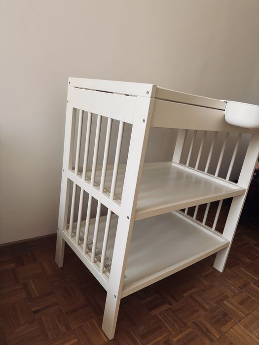 Sprzedam komodę–przewijak w bardzo dobrym stanie.