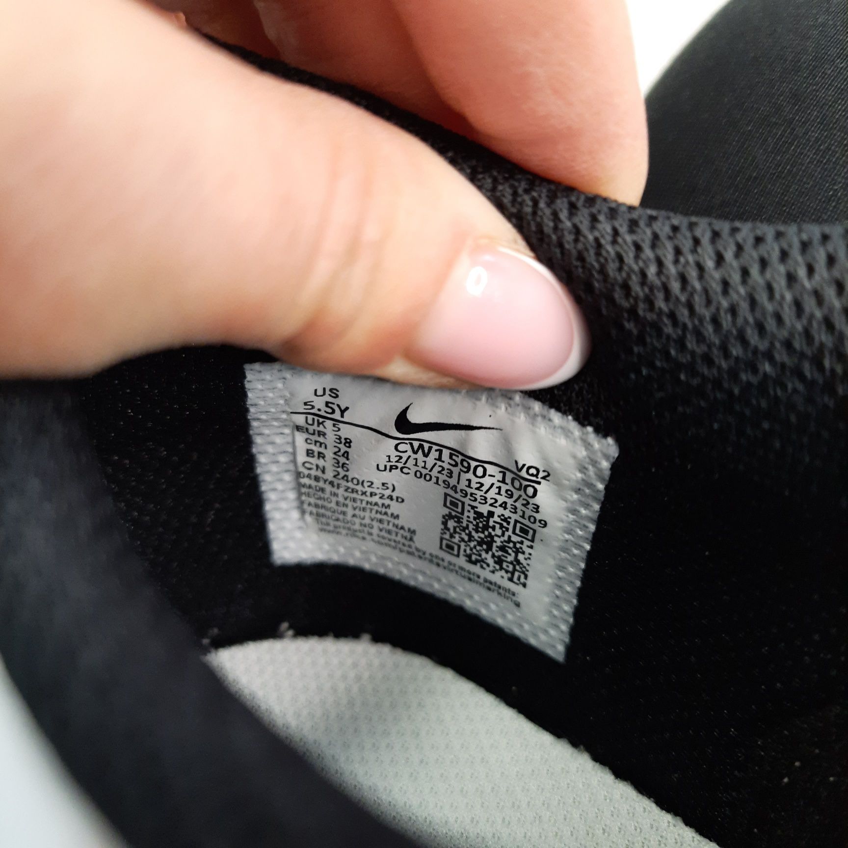 Оригінальні жіночі кросівки Nike Dunk Low Retro White Black (Gs) (CW15
