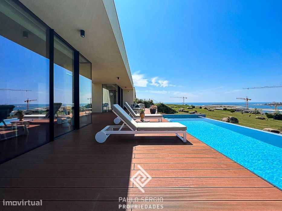 Moradia Luxo com 4 suítes e piscina na Quinta Marques Gomes