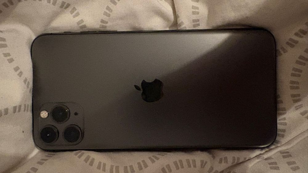 iPhone 11 Pro Max como novo