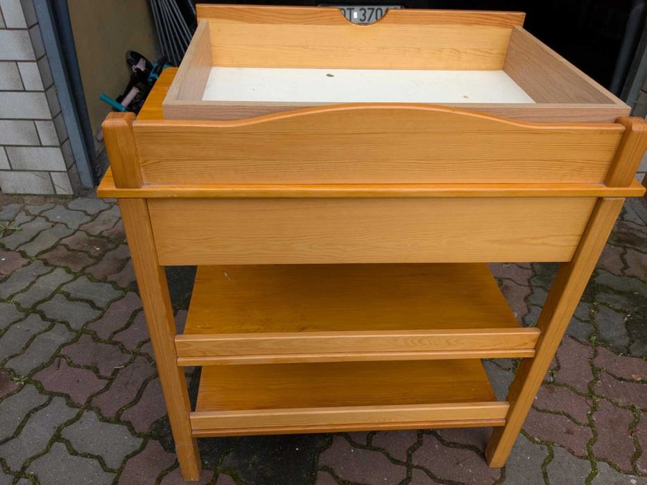 Łóżeczko dzieciece i przewijak