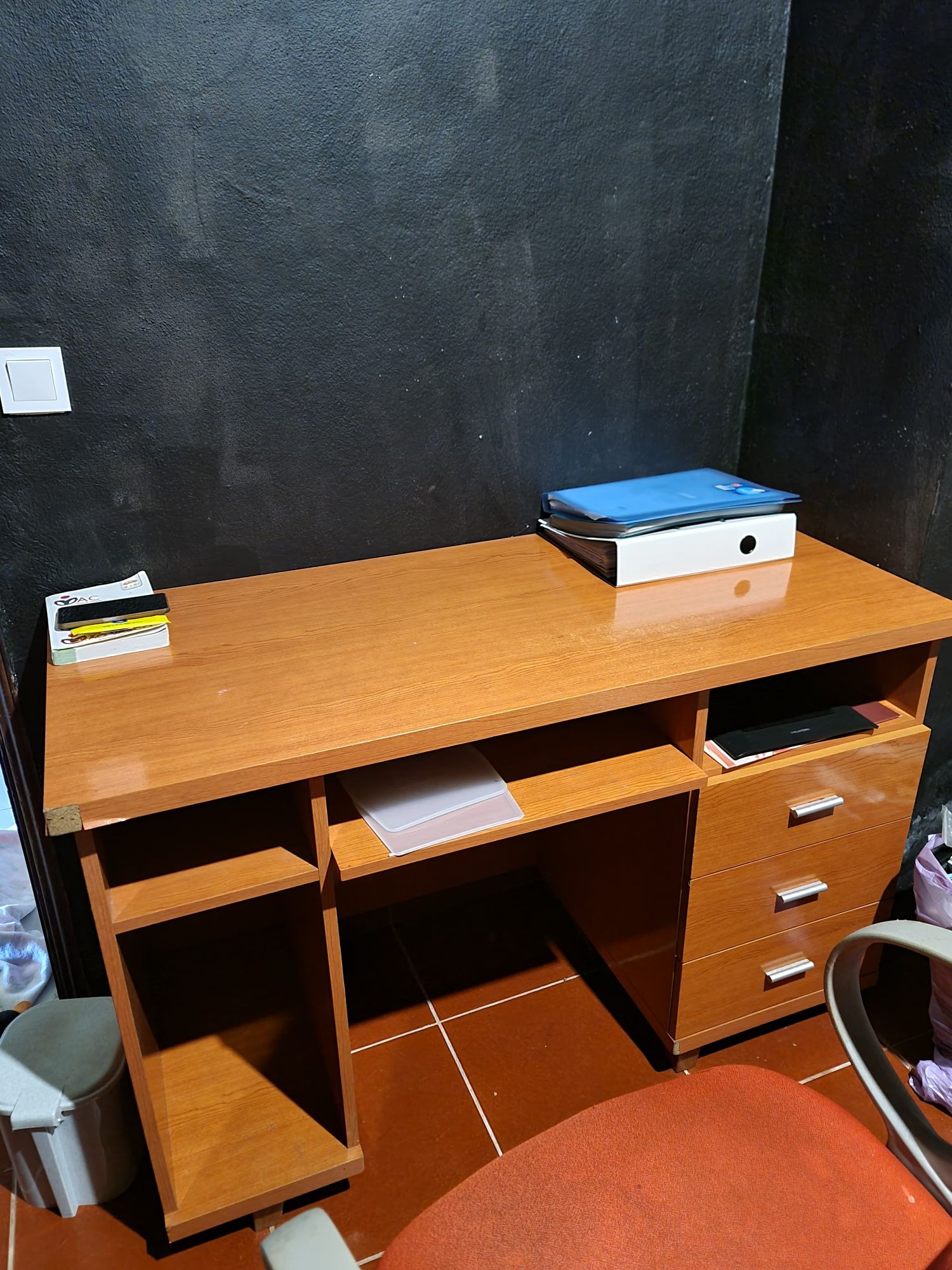 Secretaria madeira