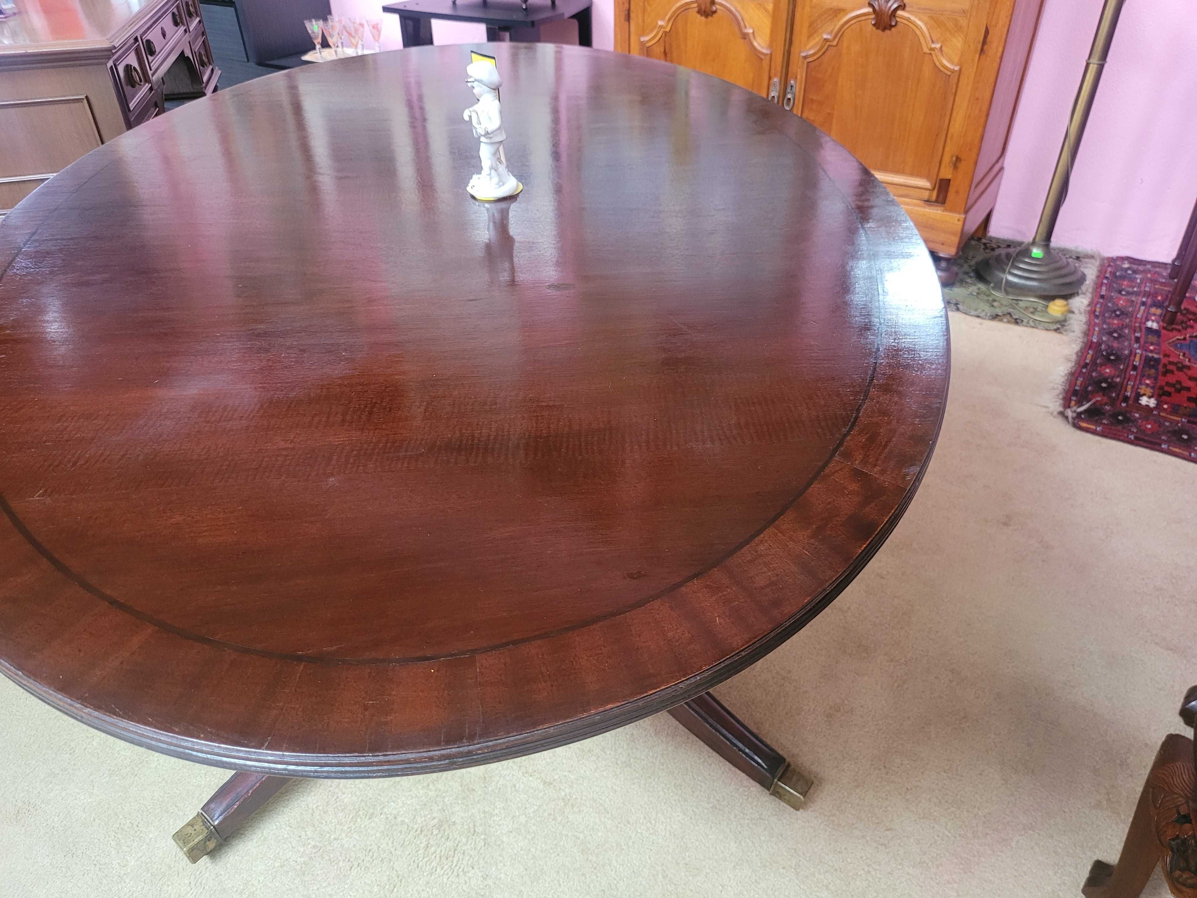 MESA DE JANTAR ESTILO INGLÊS - Em mogno. Tampo de fo