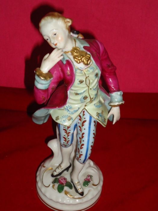 Estatueta em Porcelana