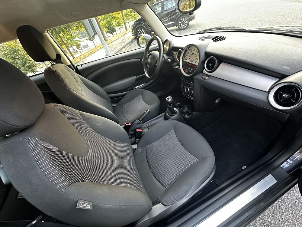 Mini one cooper  1.6L motor bmw 110 cv ano 2012 .