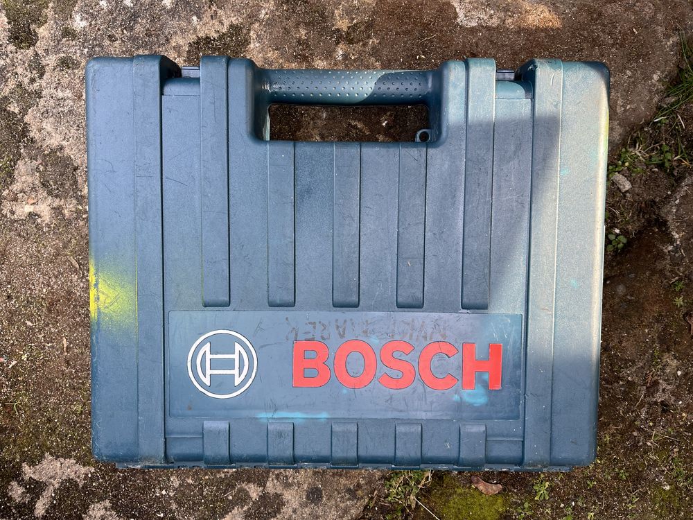 Sprzedam walizkę Bosch w kolorze niebieskim, w dobrym stanie.