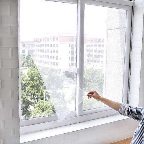 Moskitiera okienna siatka na okno przeciw owadom komarom
