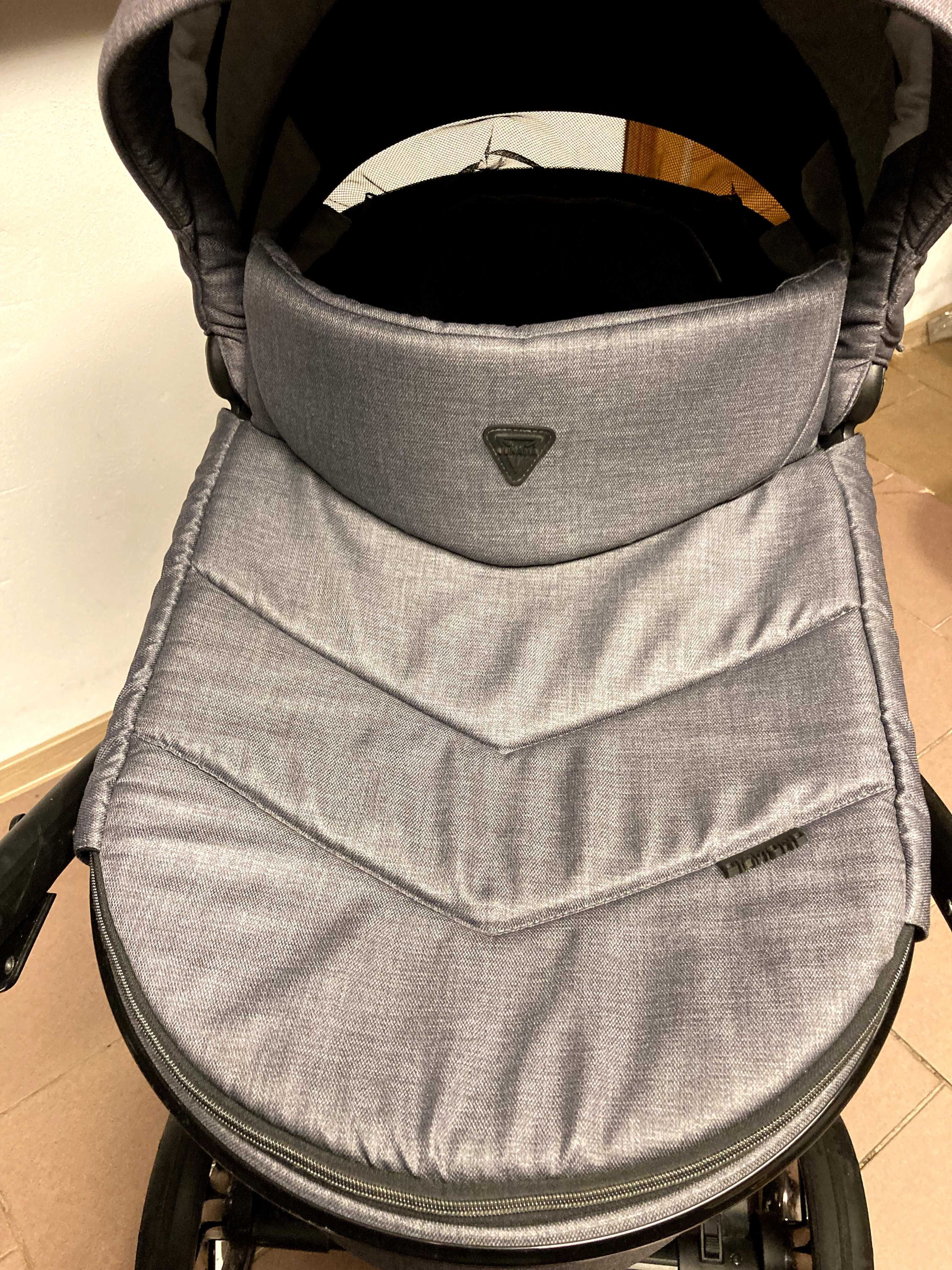 Wózek JUNAMA AIR 2w1 / 3w1 / 4w1 z bazą Isofix Ciemno Szary