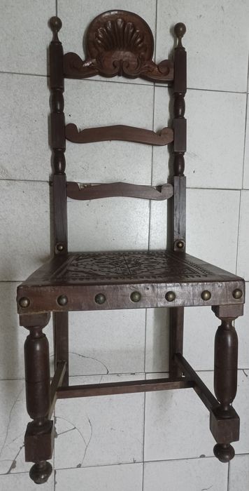 Cadeiras antigas vintage madeira e acento couro