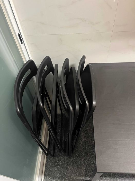 Mesa de cozinha e cadeiras