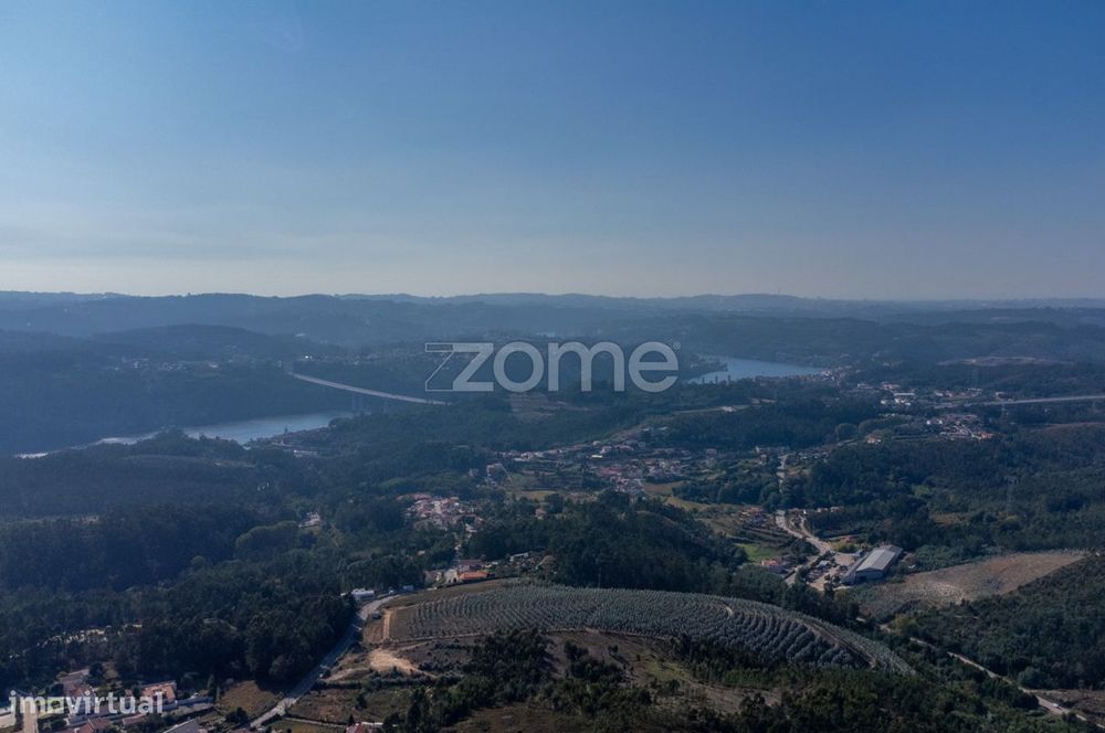 Terreno c/ pavilhão em construção, Medas, Gondomar