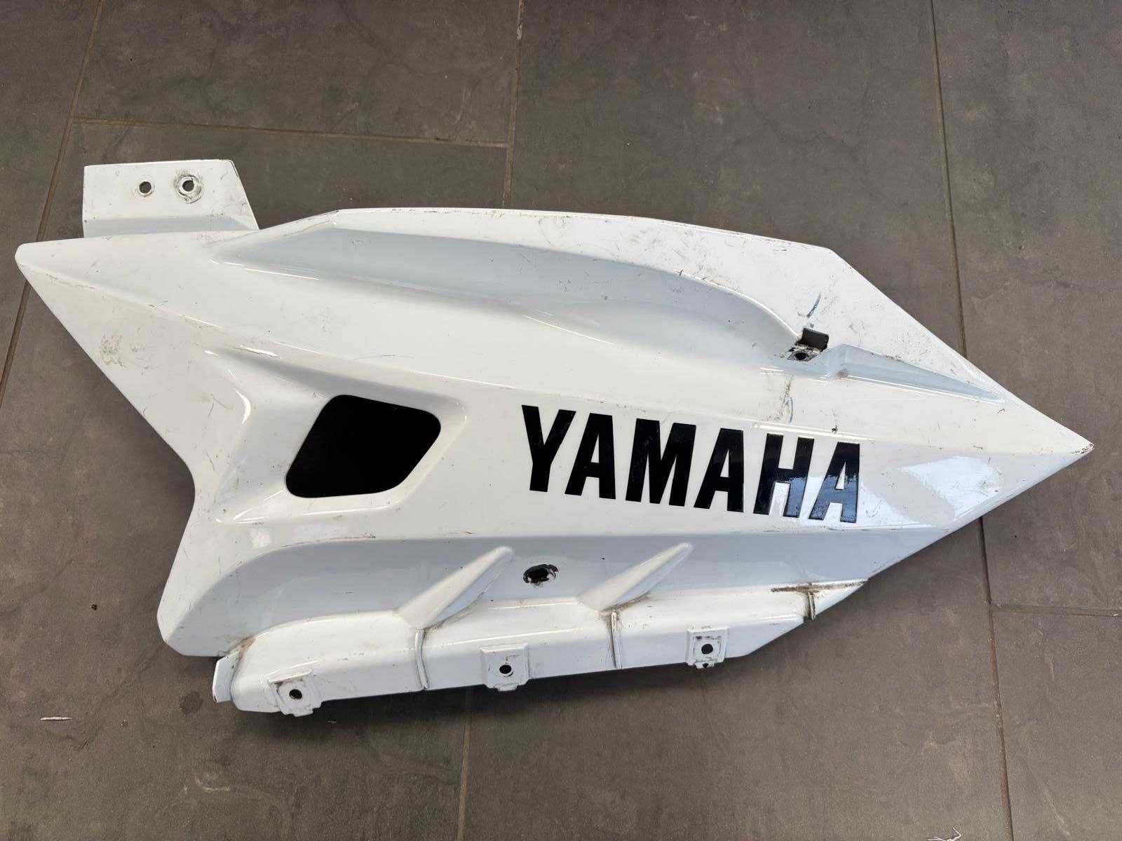 Pług prawy Owiewka Yamaha YZF-R125 [2]