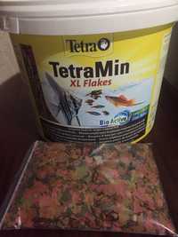 Корм для аквариумных рыбок TetraMin XXL Flakes.