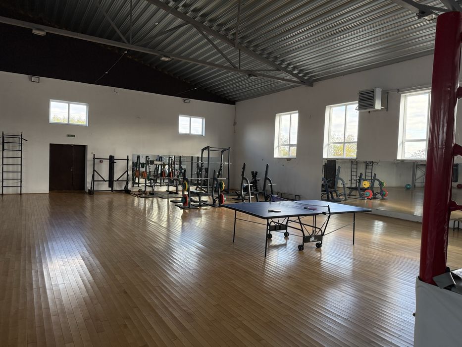 Спортзал з обладнанням