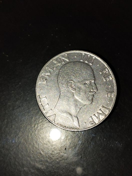 Moedas de Itália não circuladas e 50 Liras 1941 circulada