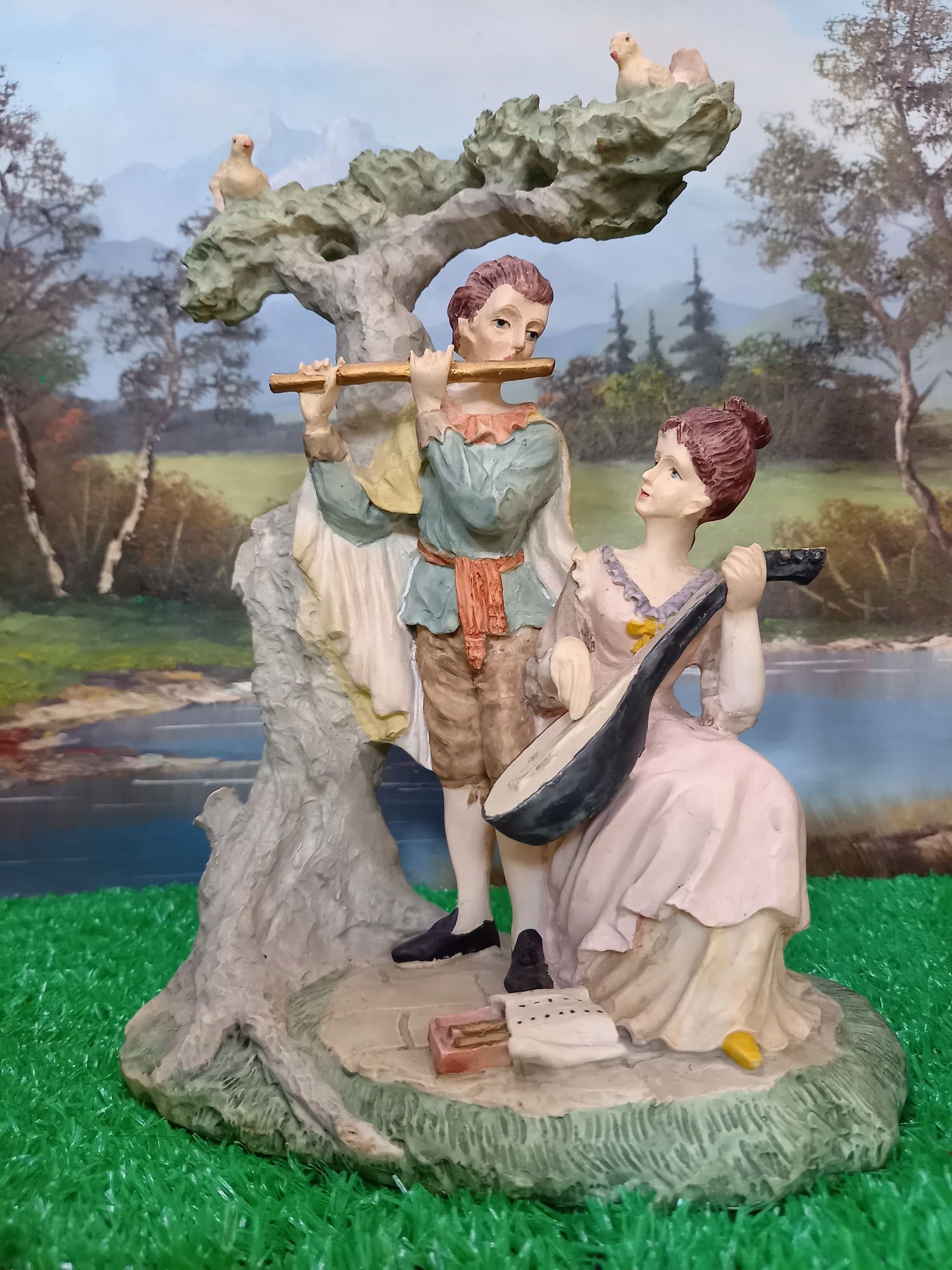 Figurka z alabastru romantyczna para grająca na instrumentach