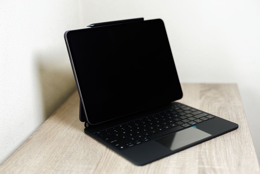 iPad Pro 13” (M4, 2024) + клавиатура+ стилус