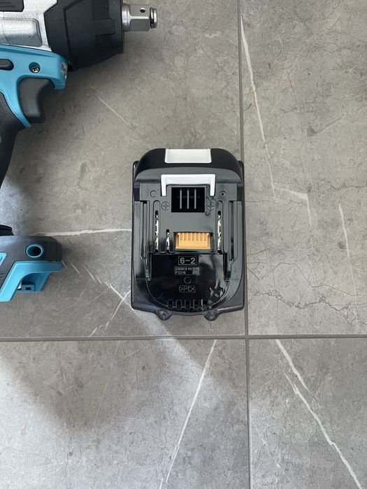 Klucz udarowy akumulatorowy Makita DTW700 + bateria Makita 18v 6.0Ah
